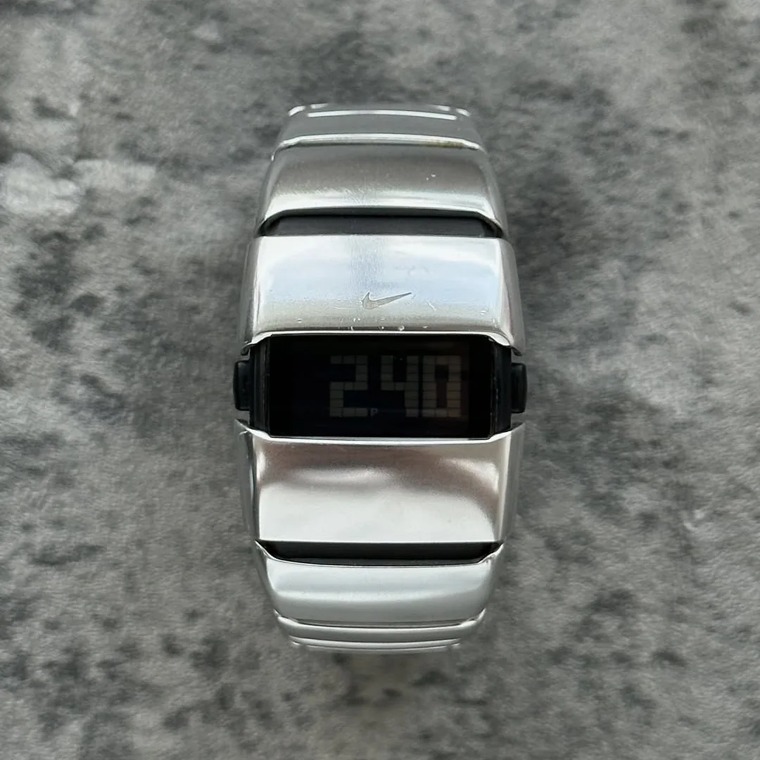 Nike D-line Digital Silver