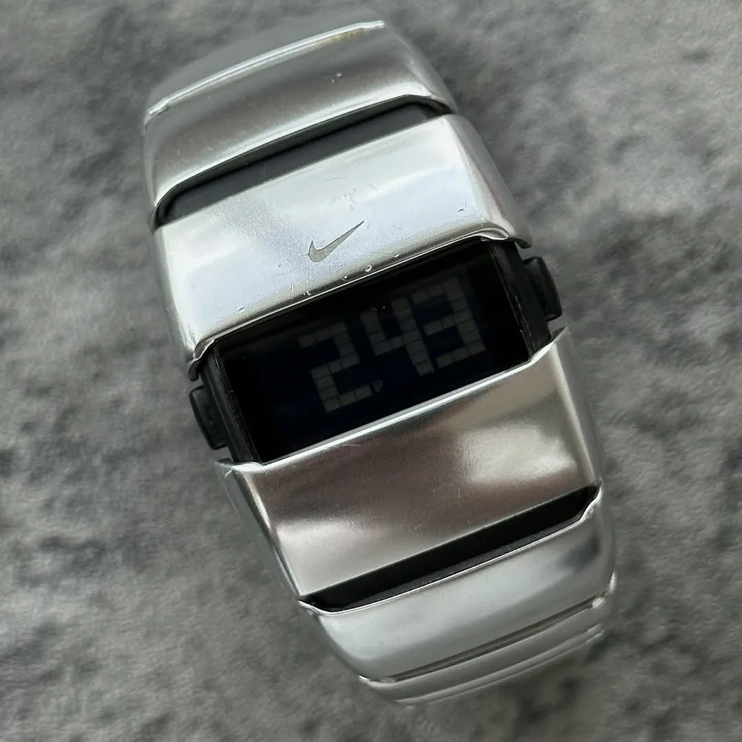 Nike D-line Digital Silver
