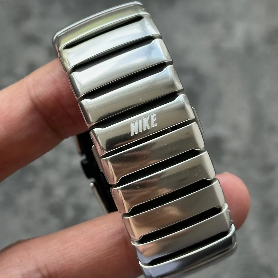 Nike D-line Digital Silver